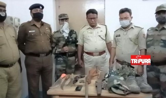 Police Seized Illegal Arms, Ammunition from Ganganagar Para along with Arm Force like Dresses : Accused Persons are Absconding Police Seized Illegal Arms, Ammunition from Ganganagar Para along with Arm Force like Dresses : Accused Persons are Absconding